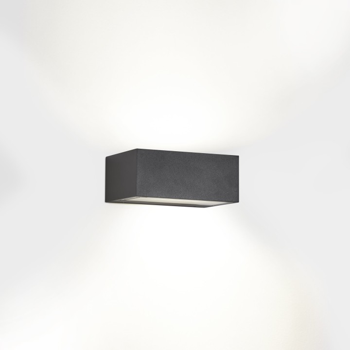 Aplique IP65 Nemesis LED 90*220mm LED LED 17.5NAW SW 2700-3200-4000K ON-OFF Gris urbano 1816lm Leds C4 05-E027-Z5-EH